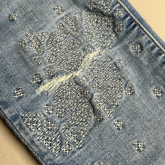 Sundance Denim Blue Jeans Distressed Knee White Embroidered Magnolia Womens - Picture 9 of 9